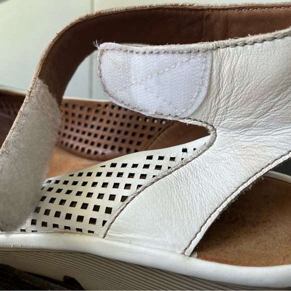Clarks Clarene Prima Leather Wedge White Sandals Size 9.5 - Picture 2 of 15